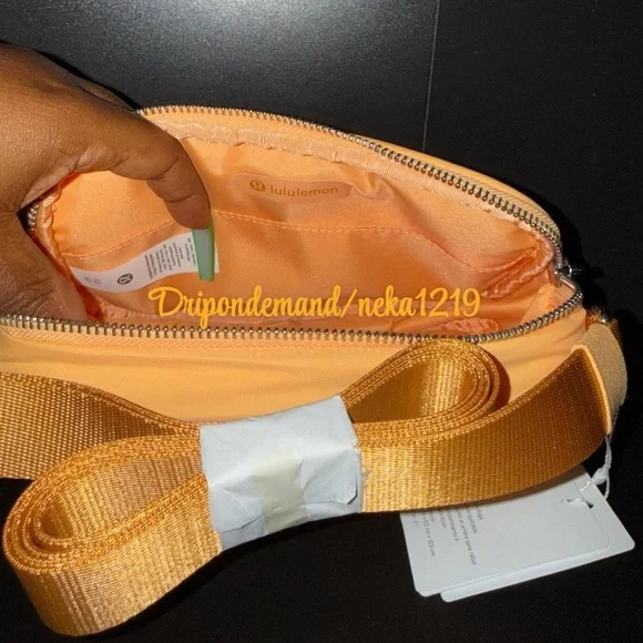 Lululemon Crossbody Camera Bag 2L- Rock Melon - Picture 7 of 9